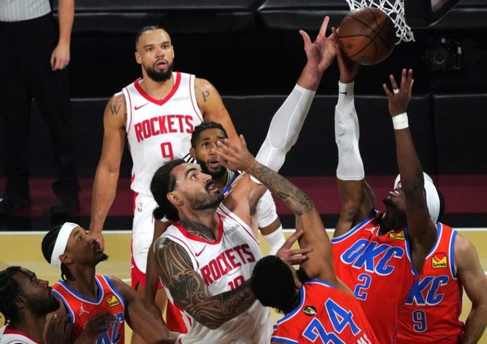 一直效力于 一直效力于