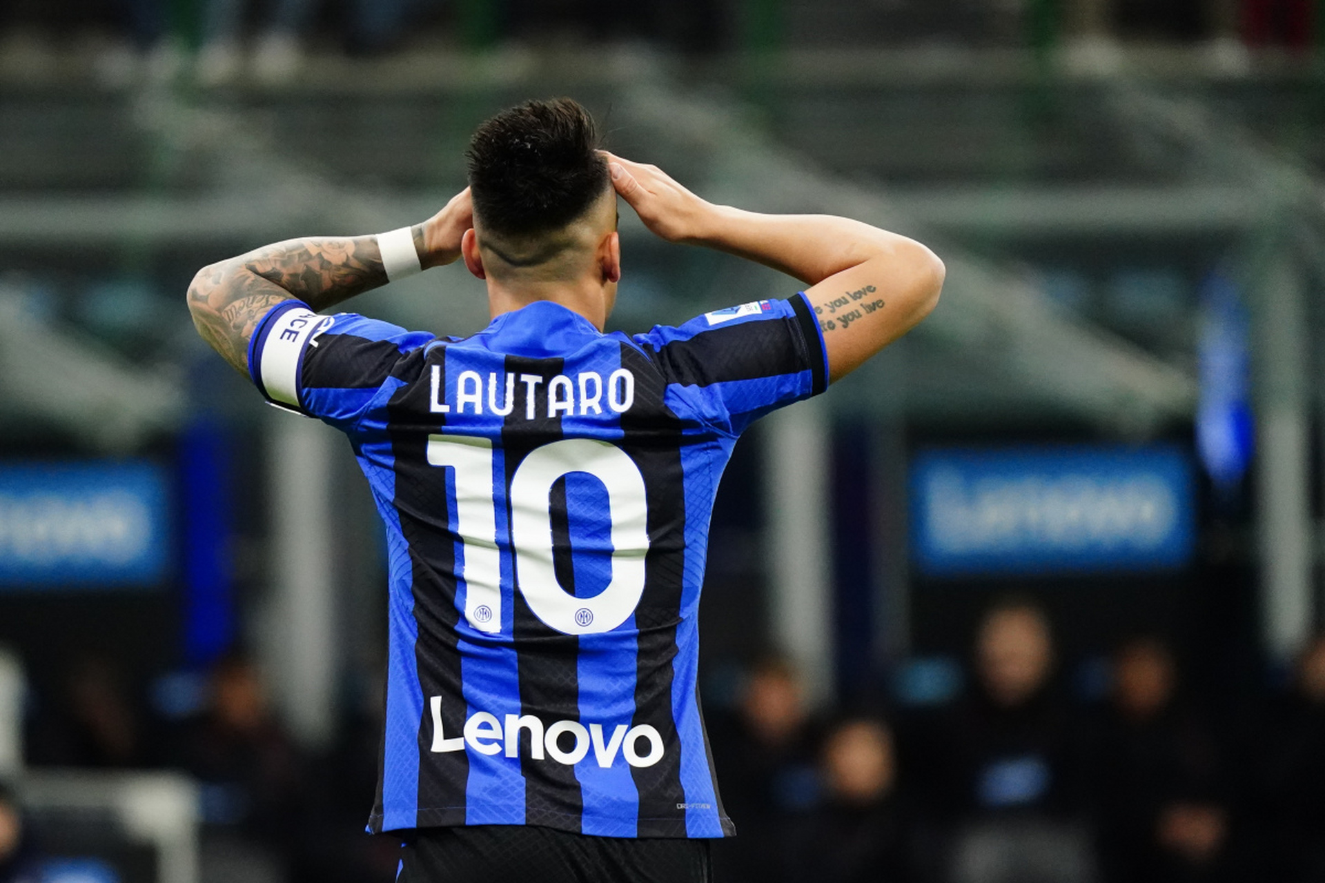 他的鋒芒四 他的鋒芒四