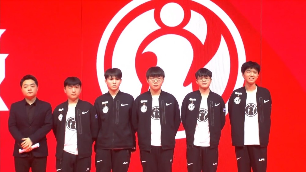 巴萨正在探 巴萨正在探